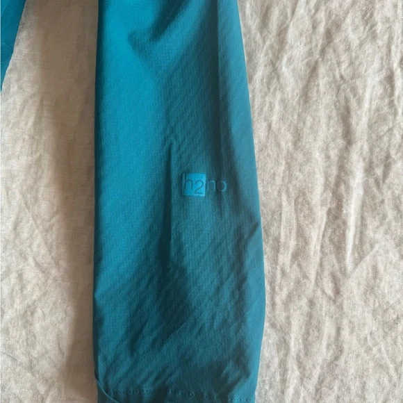 Patagonia Light Breathable Women's Rain Jacket - Picture 7 of 15